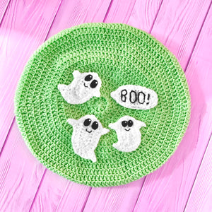 Pastel Green crochet beret with cute ghost appliques and a speech bubble that says "BOO!" - Spooky Squad Beret by VelvetVolcano